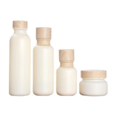 o cosmético de vidro do tampão de parafuso 110ml 47/400 engarrafa frascos com tampas de bambu 47mm
